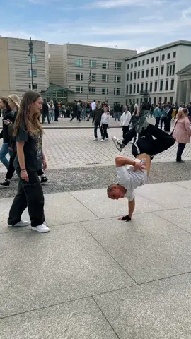 Just met this dancer on the street #breakdance #killasebi #freestyler #street #berlin 