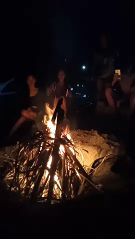 UY TARA😅😂 #fypp #camping #Bonfire #seaside #night #beachtrip #outing 