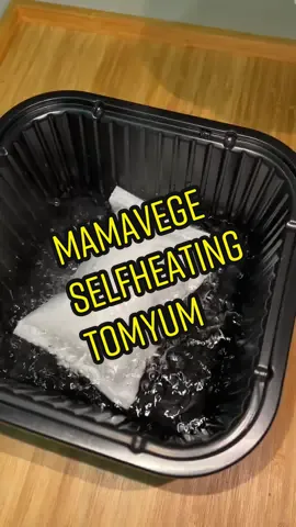 AKU BARU TAU MAMAVEGE ada selfheating bowl juga. SUPER SEDAP dan lagi murah dari brand lain. HALAL FOR SURE. ❤️ next nak try flavor apa plak ek 😅  #selfheatingmeal #mamavege #tomyum #instantmeal #quickrecipes 
