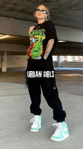 Etiqueta tu urban girl fav >>>😎✌🏻🔥  #cool #edits #urbanstyle #style #streetwear #StreetStyle 