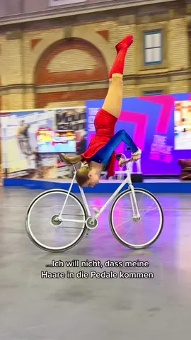 Ist verständlich oder? 😅 #fahrrad #kunstrad #supergirl 