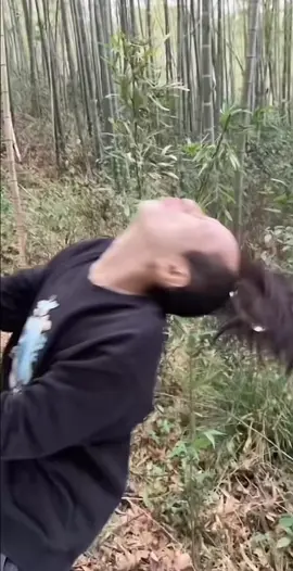 #douyin #chinesetiktok #funny #hilarious #wigfallingoff #bump #haha #dumb 