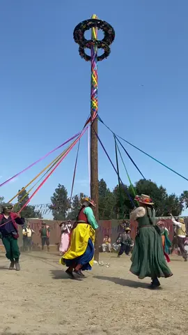 Happy May🌻 #maypole #maypoledance #beltane #renaissancefaire #renaissance #pagan #celtics 