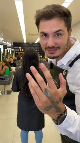 Impressionante este resultado !! #hair #hairdresser #salãodebeleza #cabeleireirotiktok #cabeleireiro #hairstyle #cabelosaudável #haircut #hairdresser #cut #tiktokbr #estilosdecabelo #cabelocurto #hair 