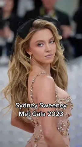 Sydney Sweeney at the Met Gala 2023 🥰 #metgala #metgala2023 #metgalastyle #metgalalooks #metgalaoutfits #redcarpet #redcarpetlooks #TikTokFashion #fashiontiktok #fashiontok #metropolitanmuseumofart #celebrity #karllagerfeld #chanel #fendi #chloe #sydneysweeney #sydneysweeneyedit #euphoria #euphoriaseason3 #cassieeuphoria 