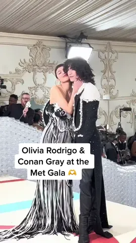 Two besties on the 2023 #MetGala #redcarpet 🫶 #oliviarodrigo #conangray #liv #dejavu #metgala2023 #firstmondayinmay #