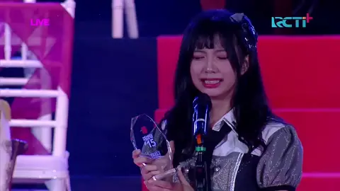 momen #helismamauludzuniaputrikurnia ( Eli JKT48 ) diumumkan sebagai peringkat ke 15 SSK 2019 🤗😇 #jkt48one #fjkt48 #elijkt48🖤  #jkt48newera 