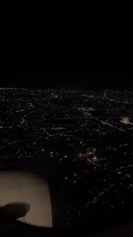 city lights during night flights, wow🥹✨ #traveltiktok #travelvlog #traveltok #nightflight #TravelMemories 