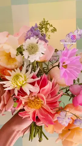 An Atumn Bouquet from my garden to you!  #slowfloralstyle #slowflowers #flowerphoto #justbefloral #prettyflowers#homegrown  #gardeningtips #growyourown #garden #gardensofinsta  #flowerphotography #grownnotflown #autumn  #floweroftheday #instaflowers #alittlebeautyeveryday #natureshots #naturephotography #flowerstgram #beautiful #tulips #petrinablooms #poppies #seeds    	 	