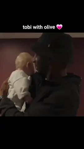tobi with olive <3 I will never get over the clips of the sidemen with olive there all so cute #sidemen #olive #tobi #ethan #faith #sdmn #flwerfay 