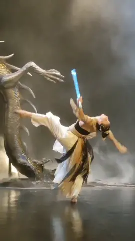 Chinese classical dance sword dance， valiant and graceful.#dance #dragon #sword #china #fyp 