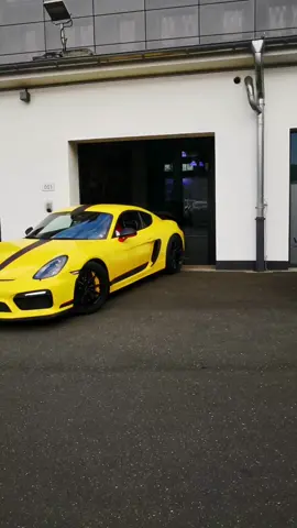 Wir fahren jedes Jahr aus der Schweiz mit vielen sportwagenbegeisterten Fahrern zu JP nach Dortmund und verbringen dort ein gemeinsames Wochenende.  #jpperformance #v8hotel#sportscarsoftheday #senna #720s#gt4#amg#