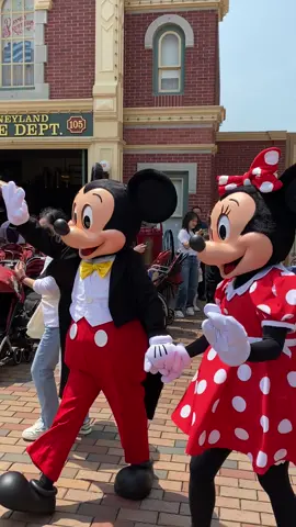 🖤❤️ #mickeymouse #mickeyandminnie #hongkongdisneyland #disney #disneyland #hongkong 