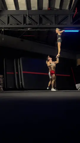 Playing around😜 #acrobatics #foryoupage #foryou #acro #gymnastics #viral #acrobat #acrobaticgymnastics #viralvideo #strength #gymnast #fyp #strengthchallenge #circus #performer #strengthtraining 