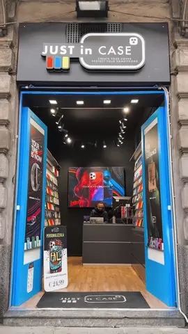 📍 MILANO 5 store in città, 70 in Italia 🔥 Create your cover, protect your smartphone. #justincase #cover #smartphone #store 