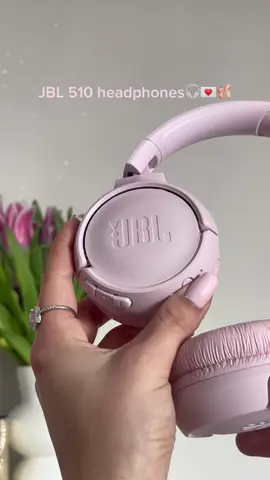 unbox my new headphones💌🩰🎧i am so in love with them!! #jbl  #jbl510bt #headphones #headset #pink #girly #gadges #amazonfinds #tulips #rose #flowers #spring #thatgirlaesthetic #thatgirltok #GymTok #gym #study #music #foryou #TikTokPromote @JBLAudio @JBLeurope @AmazonMusic 