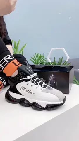 Comfortable, breathable and not stuffy feet, high-quality men's shoes☺️ #menshoes #shoes #trendyshoes #sportsshoes #casualshoes #comfortable #breathe #fashion #soft #airjordan #lining #lowcut #newshoes #coolboy #shoesforschool #basketballshoes 