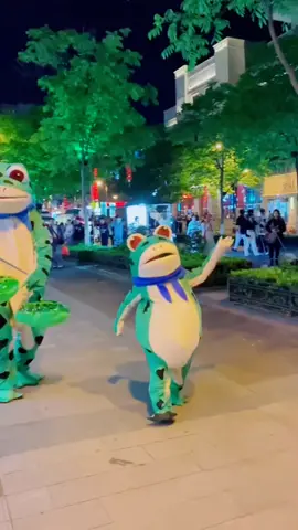 小蛙蛙今天这么嚣张！#cute #可爱 #搞笑視頻 #frogmascot #笑死 