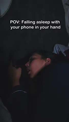 I hate when this happen 😭😑 #sleep #phone #fall #hurt #relateable 