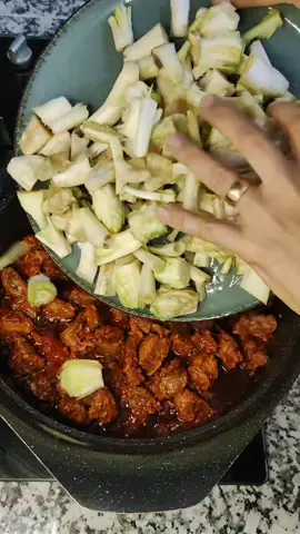 KENGER MEFTUNESİ TARİFİ YouTube kanalimdan tarifi uzun ve detaylı olarak izleyebilirsiniz 👍 MALZEME LİSTESİ 500 gr kuşbaşı et  500  grkenger  1 çay bardağı sıvı yağ 1.5 yemek kaşığı salça tuz pul biber karabiber Sumak suyu yarım su bardağı sumak  1 tatlı kaşığı tuz 2 su bardağı sıcak su  #kenger#kengermeftunesi #meftune#kengerotu#yemektarifleri #keşfetbeniöneçıkar#fypシ #diyarbakırlı21 #yöreselyemekler#keşfet#tiktokbeni  #filizinyemektarifleri 