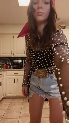 @Tyler Childers #fyp #trend #viral #texas #foryou #westernfashion #western #outfitinspo #countrymusic #tylerchilders 