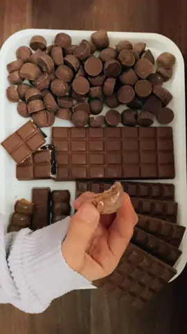 Cadbury #cadbury #teatime #tea #fillingplatter #fillingplatterwithsweets #fillingplatterasmr #asmr #asmrsounds #sweet #candies #chocolate #fyp #fypシ #foryoupage #foryou #decoration #snack #asmrtiktoks #food #snacks #odiasmr #satisfying 