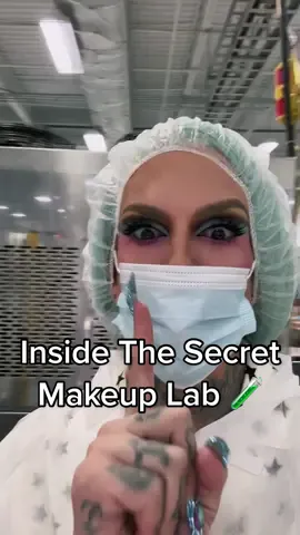 I feel like #willywonka when I’m watching my #makeup products get made! 💖 #beauty #jeffreestar #lipbalm #makeuphack 