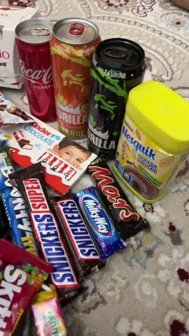 Мне подарили на ДР 😍😍😍 Столько сладостей, одно НО, мне нельзя сладкое 😢  Девочки а вы хотели бы получить такой подарок ? 😏  #хочувтоп #хочуврек #хочуврекомендации #хочувреки #тиктокзвезда #вкусняшка #сладости 