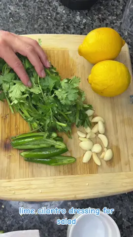 un dressing para ensaldas #foryoupage #recetaszona11 #foodies #dressing #saladsoftiktok #foryoupage #foryoupage #foryoupageofficiall #FoodTok #200k #FoodLover 