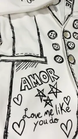 🕺🏼 #handpainted #custom #outfit #customoutfit #blackandwhite #cartoon #fashion #blackandwhitestyle #textileart 