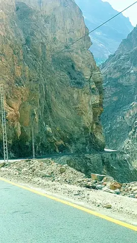 karakoram Road Adventure and beautiful road ❤️#gilgitbaltistan #karakaramhighway #skardu #foryou #usamaimran415 
