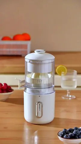 Máy vắt cam siêu kiệt bã có thể ép được nhiều loại hoa quả khác nhau, Bã nước trái cây được tách ra và dễ dàng rửa sạch #medobepnoidiatrung #mayeptraicay #mayvatcam 