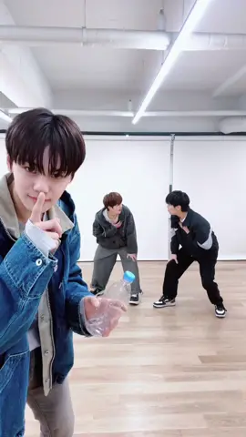 magic water 💙  #ZEROBASEONE #ZB1 #SEOKMATTHEW #KIMTAERAE #KIMGYUVIN  #제로베이스원 #석매튜 #김태래 #김규빈 