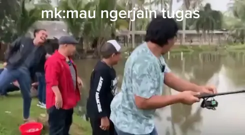 malesnya langsung mucul pas mau   ngerjain tugas 🗿#memelucurandom #videomeme #storyrandom #randommemes #storymeme 