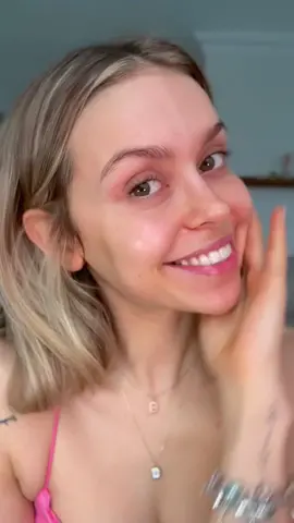 #CliniqueTurkiye ile #işbirliği Moisture Surge ile cildimin ışıltısını korurken iç ışıltımı nasıl koruduğuma gelin bir bakalım ✨Hayallerimi görselleştirmeyi seviyorum. Özellikle geriye dönüp baktığımda gerçekleştiklerini gördüğümde de çok motive oluyorum. Peki siz ışıltınızı nasıl koruyorsunuz? Yorumlarda buluşalım! @Clinique #CliniqueMoistureSurge #CliniquePartner #ProtectYourGlowChallenge #MS100AffirmationChallenge