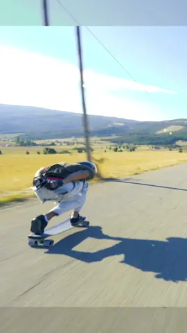 full speed on this one  #Skateboarding #speed #longboard #extreme #skate #vidéo #foryou #fyp #downhill #skateboard #fast 