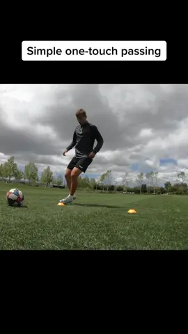 Heres a sinple one-touch passing drill to get a high amount of reps in, in a short amount of time. #footballer 