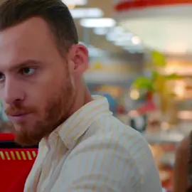 Eda trying to hold her laugh😂#sencalkapimi#edayildiz#edser#fyp #serkanbolat#hanker#viral#actives? #unshadowbanme#makethisviral#fy #turkishseries#edaserkan#sck#viral