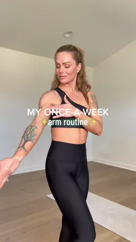 Simple but effective at home workout routine with barre style moves! Using 5lb for triceps and biceps and 2lb for shoulders. ENJOY! 💪🏽 #barre #pilates #armworkoutathome #armworkoutsforwomen #tricepsworkout #bicepsworkout #shoulderworkout 