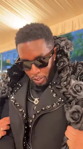 The return of #SeanJohn at the #MetGala!!! 🖤🙏🏿💫⚡️✨