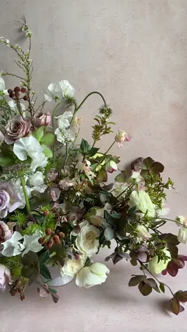 #stylingmat #flowerarrangement #photobackdrop #weddingflowers 