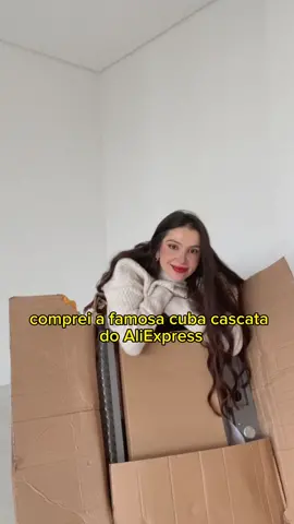 DEIXEI LINK NA BIO!! Sempre via os vídeos dela e pensava: um dia  vou comprar… Apareceu a oportunidade (compramos um apto) e ainda hesitei (por ser muito grande e precisar importar) mas resolvi comprar e deu tudo certo!! Os pontos que me levaram a compra foi a facilidade dela, tecnologia, design e também pensando em mostrar ela aqui pra vocês!  Conheçam a minha cuba cascata 🥹 #aliexpress #aliexpressmania #aliexpresshome #cubacascata #aliexpressbr #compraschina
