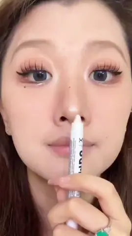 Ang highlighter silkworm pen na ito ay maaari ring gamitin bilang isang eyeshadow, ang epekto ng pearlescent ay napakabuti, pagkatapos lamang gamitin ito, napaka Ness #Beauty #Affordable Makeup #Eye Makeup #Highlight Pen