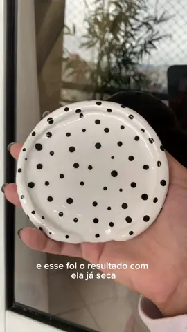 Finalizando o descanso de colher do vídeo passado! Quem amou essas bolinhas? 😍 Peça vc também sua encomenda personalizada!! 📦❤️ #artesanato #ceramica #arte #ceramicafria #descansodecolher #pintura #fy #foryou