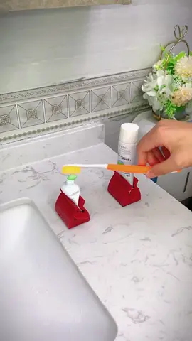 So interesting!Squeeze toothpaste out of a tube🥰🥰🥰#foryou #goodthing #fyp #tiktokmademebuyit #boxingday #toothpaste 
