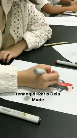 #fashionschool #tiktokindonesia #parisdelamodefashionschool #fashionschooltangerang #fashiondesigner🙅 #fypシ゚viral #fypシ #fyp #fashiontiktok 