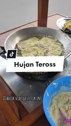 Hidup gk selamanya indah, kadang realita gk seindah ekspektasi. Yang mau mampir Monggo ditunggu kedatangannya lokasinya ada di Jl.Kamantren RT/14 RW/02 Manonjaya Tasikmalaya. #tasikmalaya #manonjaya #fypシ #fypdongggggggg #tukanggorengan #gerobakangkringan #gorengan #bakwansayur #pisanggoreng 