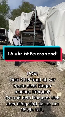 Die Überstunden passen am ende des Monats dann sowieso wieder nicht, zu Gunsten des Chefs.  #baustelle #handwerk #comedy #zimmermann #baustellenleben #fyp #fypシ #fürdich #feierabend #arbeitgeber 