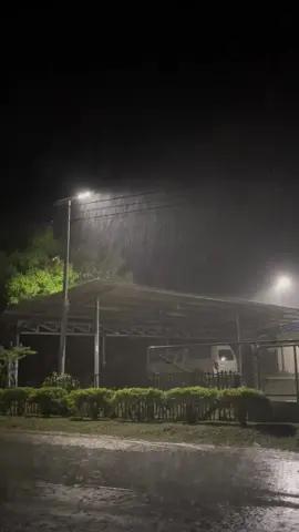 ในคืนที่สนุกที่สุด🫶🏻#เธรด #บรรยากาศฝนตก #กลางคืน 