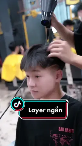Trả lời @Huy Hoàng Kiểu tóc Layer ngắn che khuyết điểm trán cao, trán chữ M cho ae nhé, đảm bảo không nóng 🔥🔥🔥#phongbvb #tocnamdepphongbvb #fyp #hairstyle #Layer 
